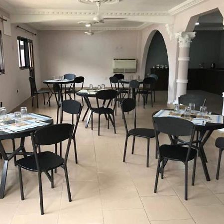 אקרה First Choice Hotel מראה חיצוני תמונה
